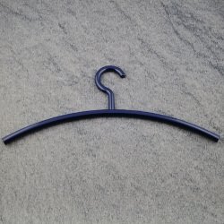 HEWI Kleiderb�gel B�gel 450 mm stahl-blau ohne Steg mit feststehendem Haken 570.150