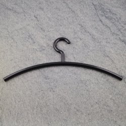 HEWI Kleiderb�gel B�gel 450 mm tief-schwarz ohne Steg mit drehbarem Haken 570.3-90