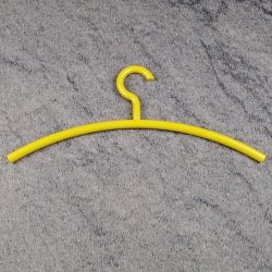 HEWI Kleiderbügel 570.3 18 Senfgelb 450 mm Haken drehbar