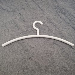 HEWI Kleiderbügel 570.3 98 Signalweiss 450 mm Haken drehbar